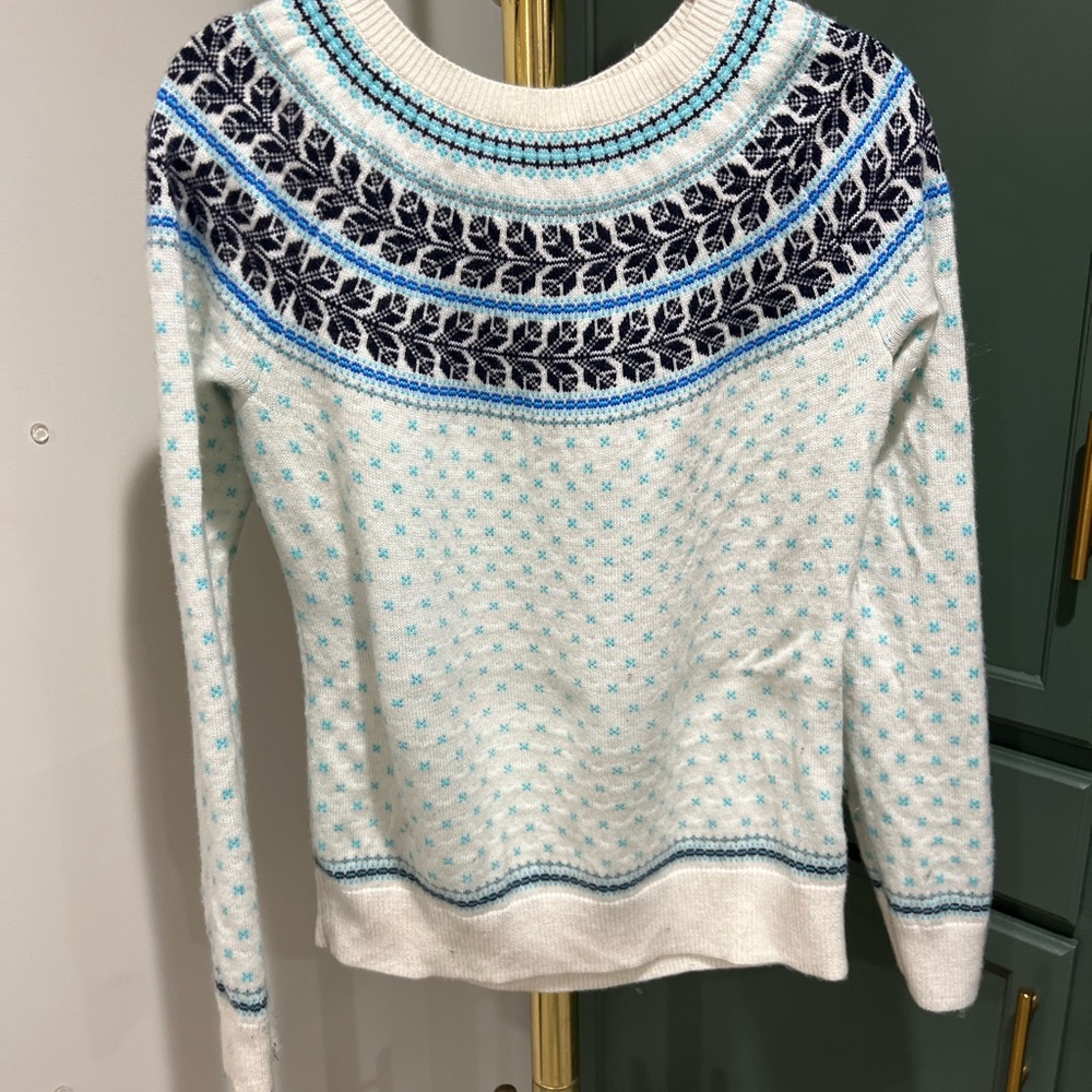 Talbots Blue and White Leaf Pattern Sweater